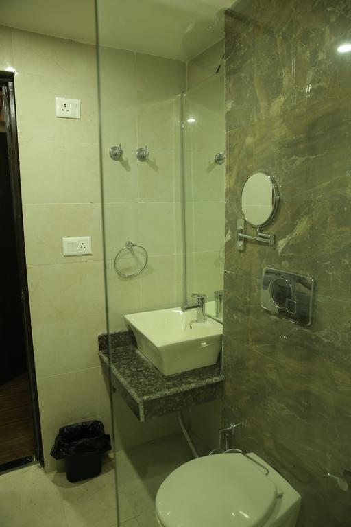 Hotel Sv Kashipur Стая снимка