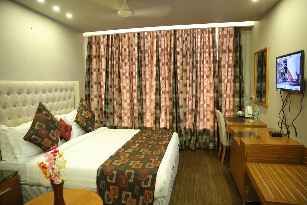 Hotel Sv Kashipur Стая снимка